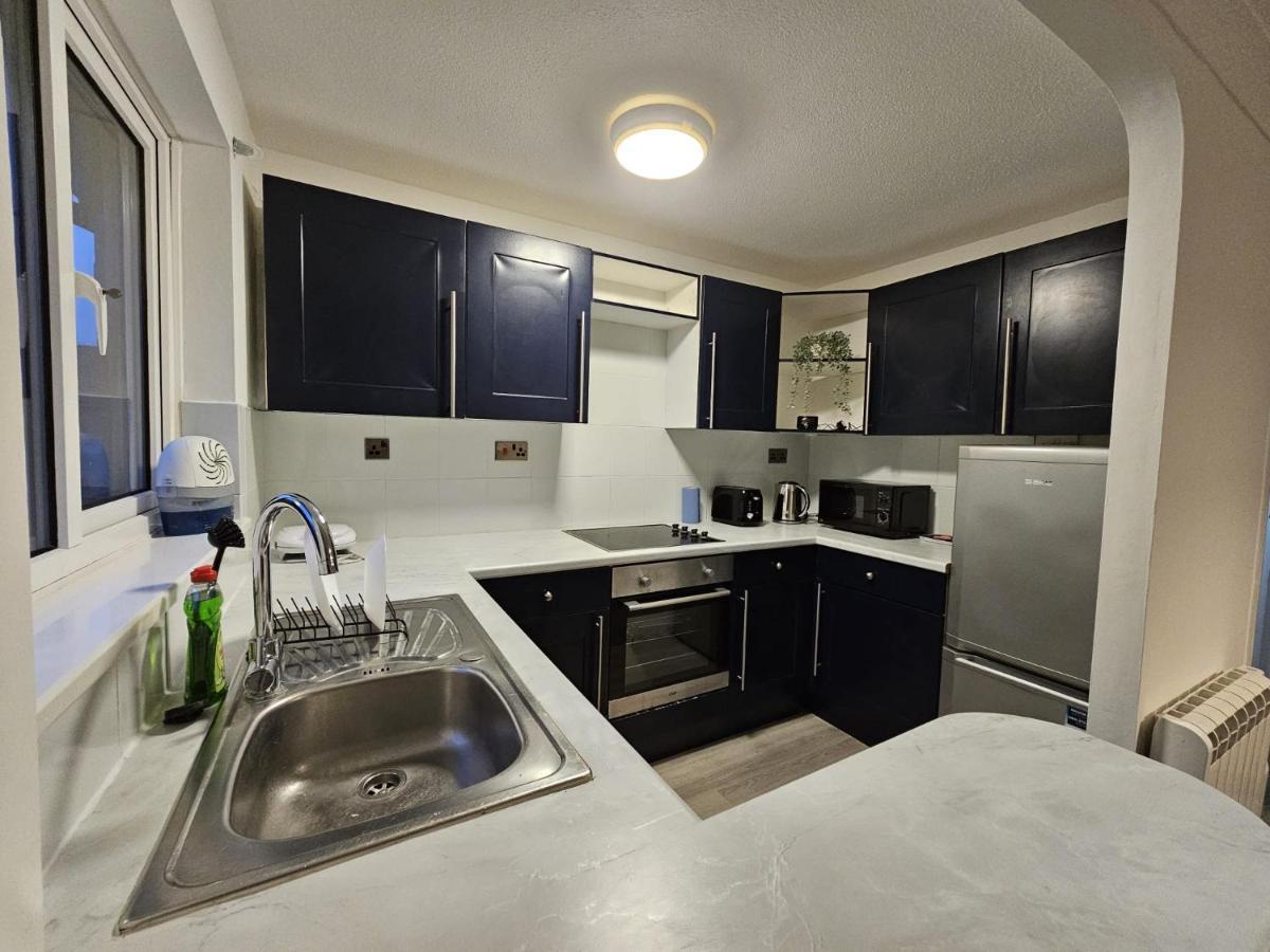 Entire Spacious Modern One Bedroom House Swindon Exteriör bild